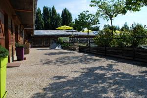 terrasse devant les chambres